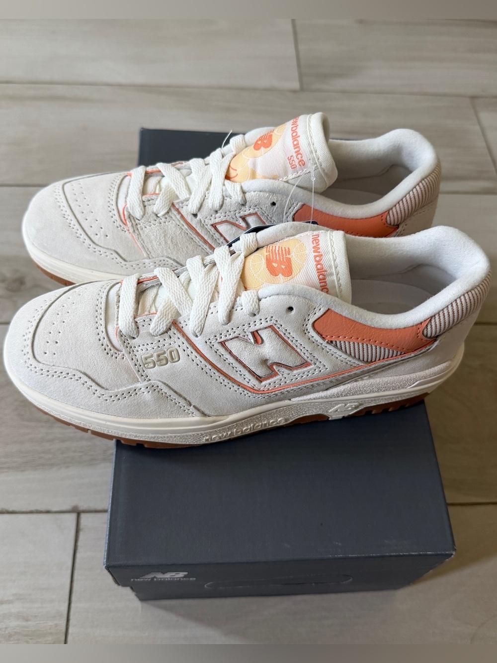 NEW BALANCE Women’s 550 Basketball Sneaker, Sea Salt/Peach Nectar, Size 7 - Picture 5 of 11